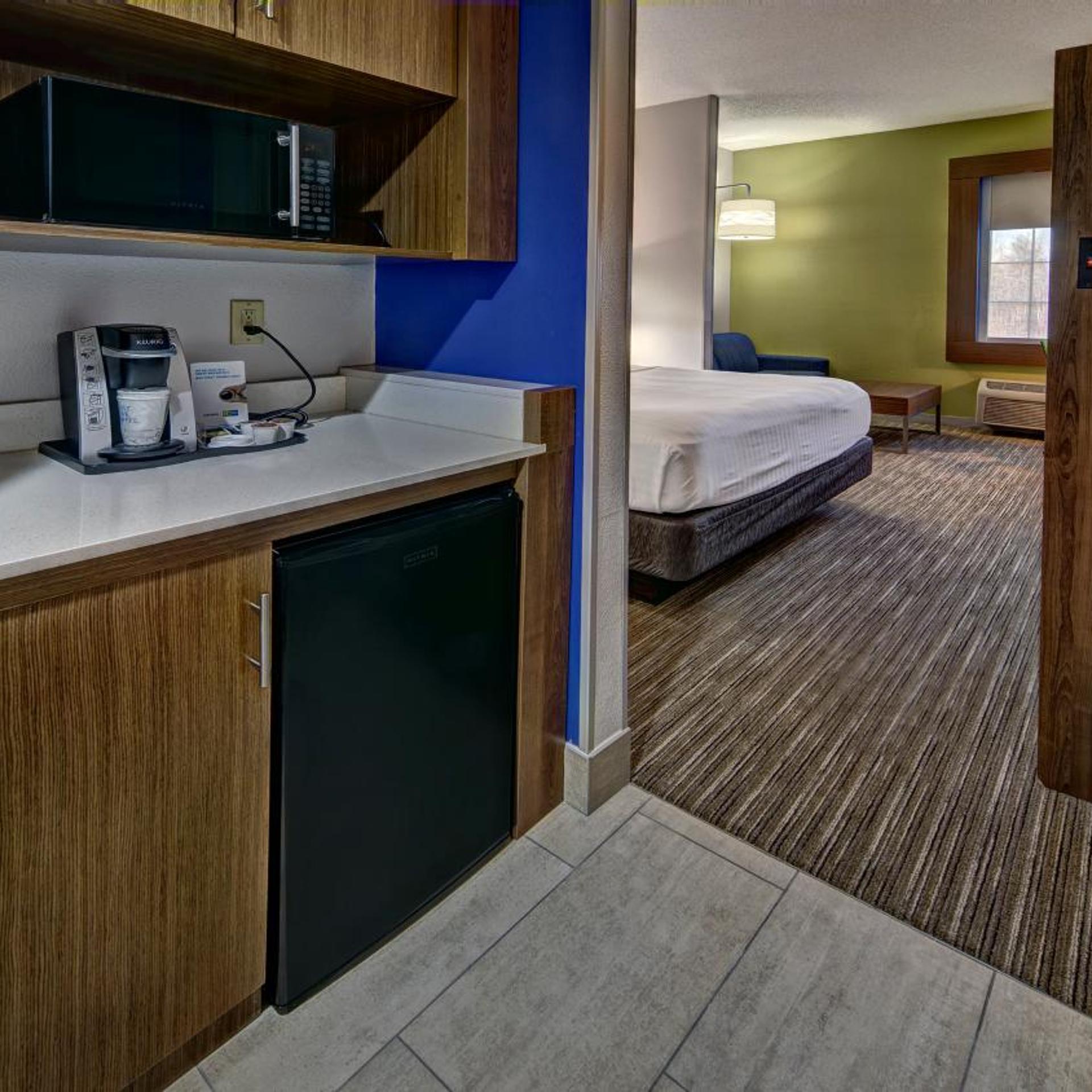holiday inn express and suites crossville by ihg
