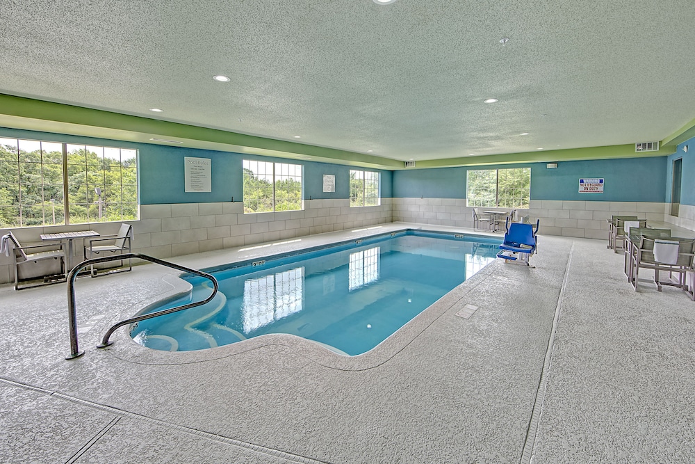 holiday inn express and suites crossville by ihg
