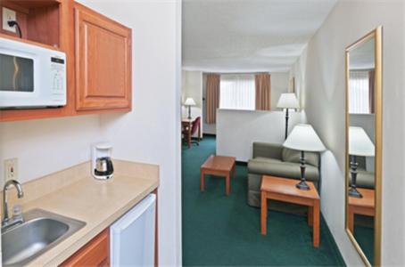 holiday inn express and suites vinita by ihg