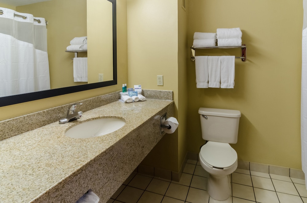 holiday inn express and suites vinita by ihg