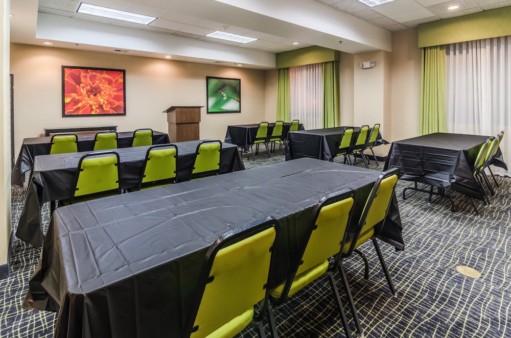 holiday inn express and suites vinita by ihg
