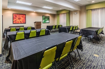 Holiday Inn Express & Suites Vinita By Ihg,Oklahoma>>Miami,3 star