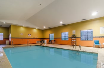 Holiday Inn Express & Suites Vinita By Ihg,Oklahoma>>Miami,3 star