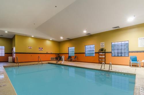 holiday inn express and suites vinita by ihg