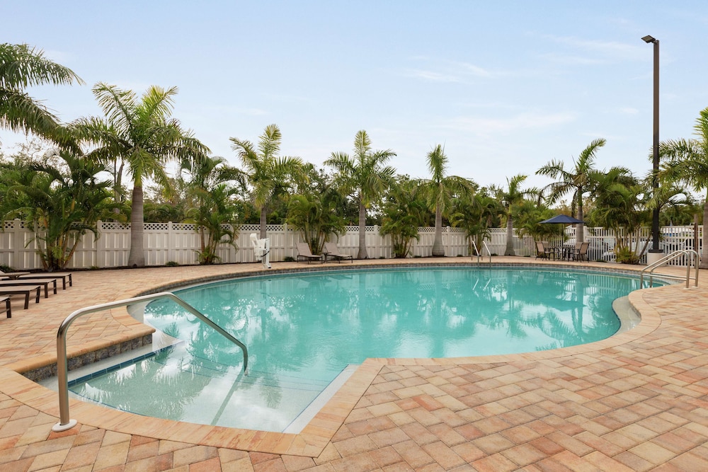 spark by hilton sarasota siesta key gateway