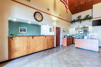 econo lodge inn and suites