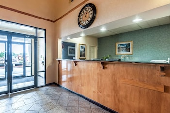 econo lodge inn and suites
