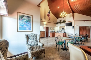 econo lodge inn and suites