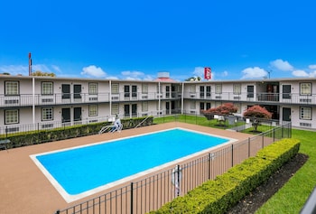 red roof inn knoxville north merchants drive