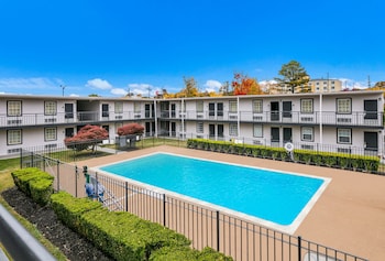 Red Roof Inn Knoxville North - Merchants Drive,Powell>>Knoxville,2 star