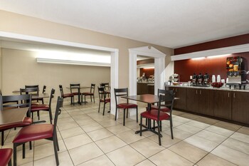 Red Roof Inn Knoxville North - Merchants Drive,Powell>>Knoxville,2 star