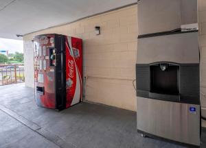 red roof inn knoxville north merchants drive