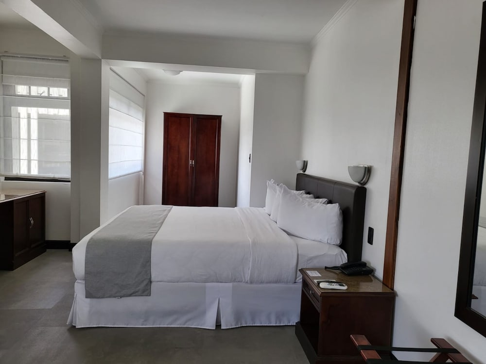 parque del lago boutique hotel