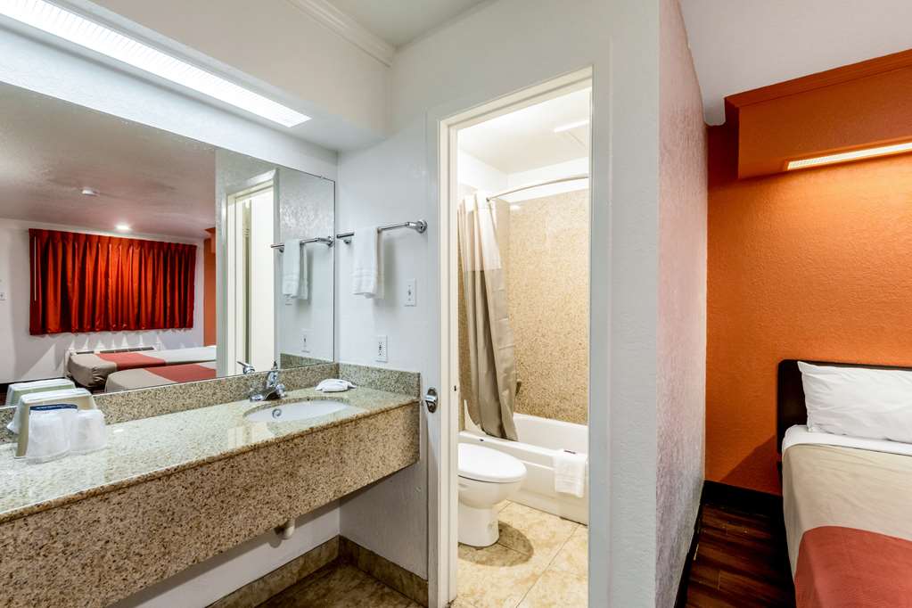 motel 6 san antonio tx frost bank center