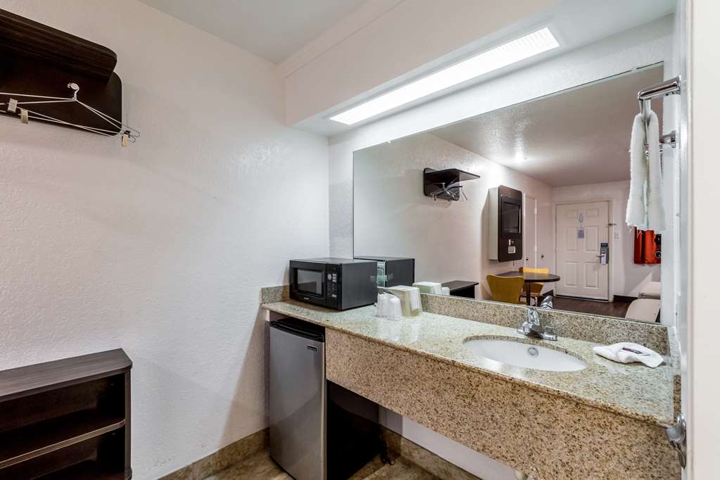 motel 6 san antonio tx frost bank center