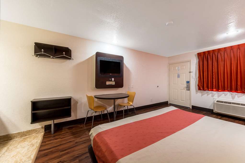 motel 6 san antonio tx frost bank center