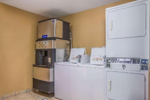 rodeway inn and suites