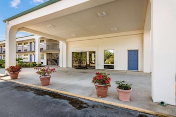 rodeway inn and suites