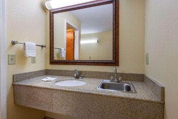 rodeway inn and suites