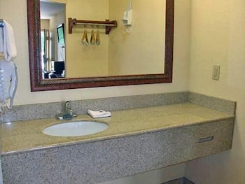 rodeway inn and suites