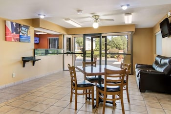 rodeway inn and suites