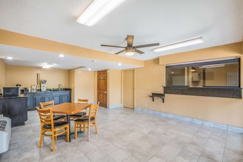 rodeway inn and suites