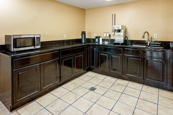 rodeway inn and suites