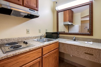 rodeway inn and suites