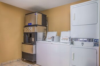 rodeway inn and suites