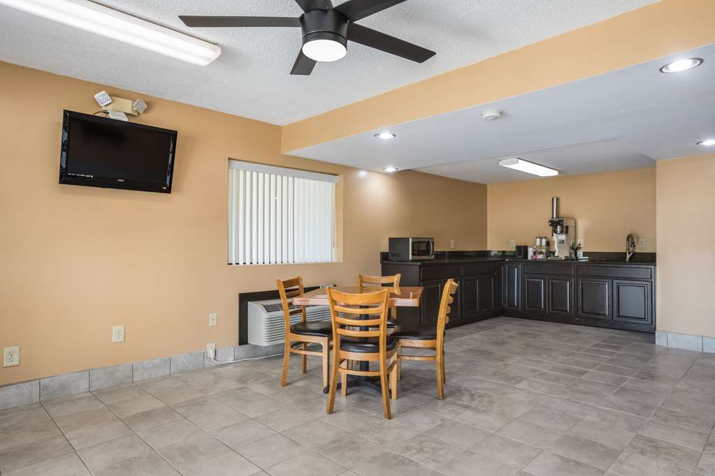 rodeway inn and suites