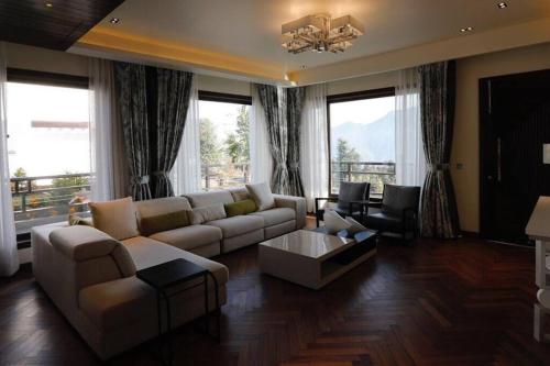 An Extravagant Pushp Villa Overlooking The Ganges,Rishikesh>>Narendranagar,0 star