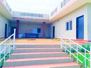 Luxury Farmhouse,Sohna Road,3 star