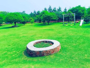 Luxury Farmhouse,Sohna Road,3 star