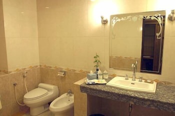 hotel grand tiga mustika