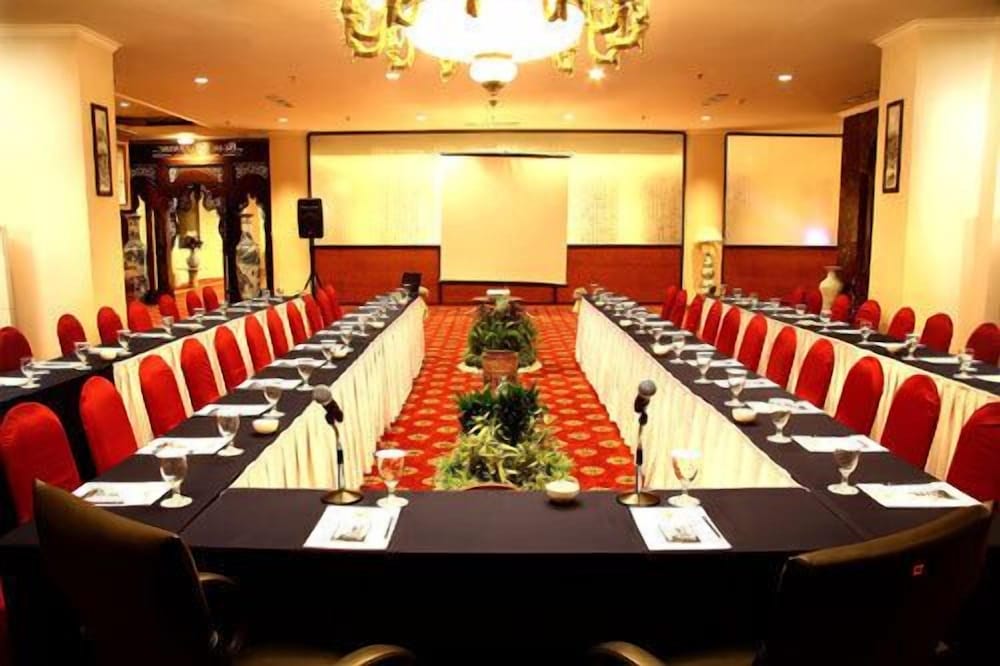 hotel grand tiga mustika