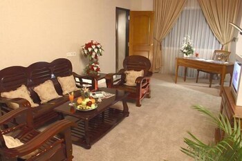 hotel grand tiga mustika