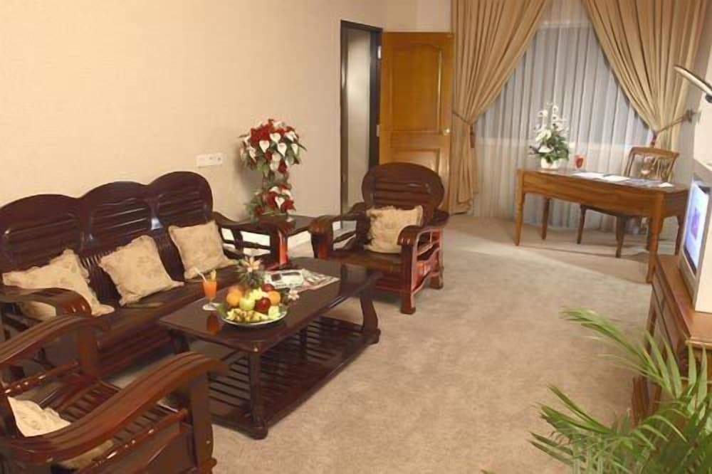 hotel grand tiga mustika