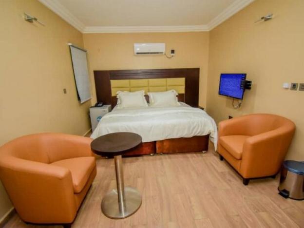 fadars place magodo