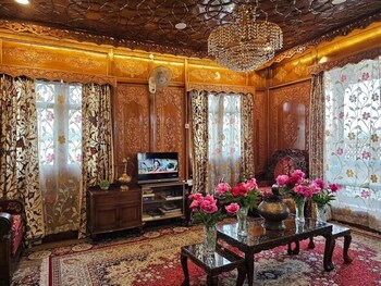 dilshad houseboats