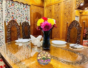 dilshad houseboats
