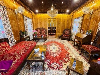 dilshad houseboats