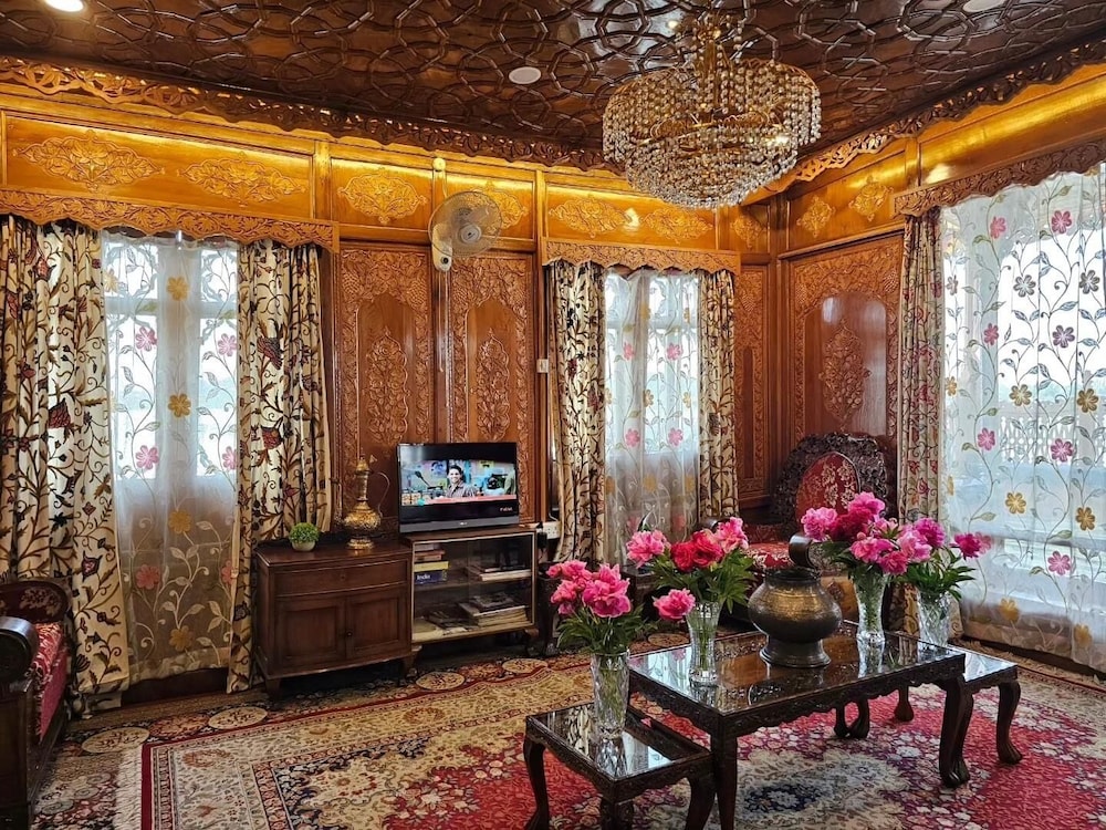 dilshad houseboats