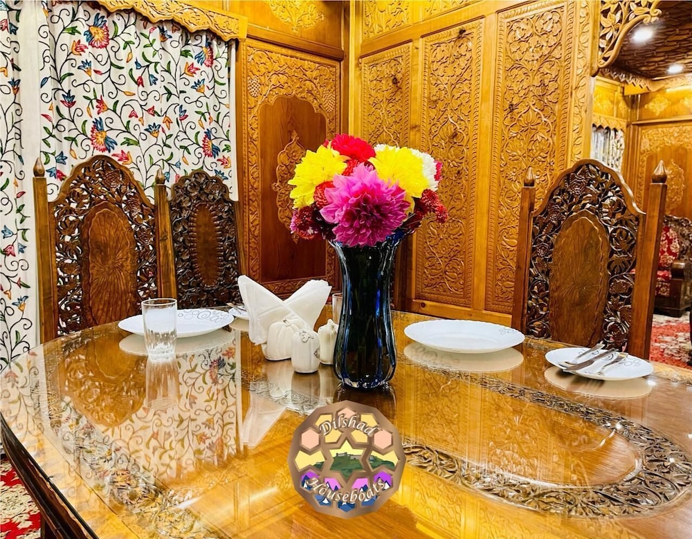 dilshad houseboats