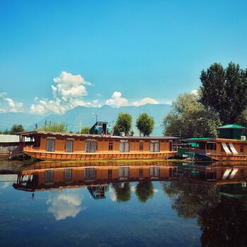 dilshad houseboats