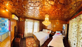 dilshad houseboats