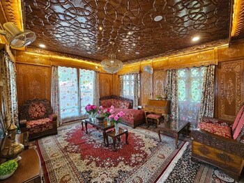 dilshad houseboats
