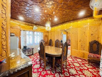 dilshad houseboats