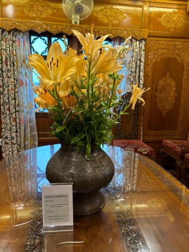 Dilshad Houseboats,Nigeen Hazratbal (Dargah) Road,4 star