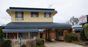 parkway motel