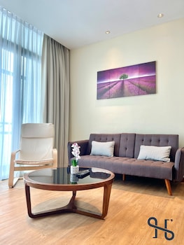 homesuite home at riverson soho